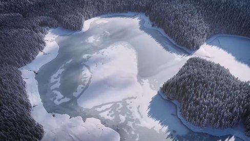 CEO BALKAN U DEBELOM MINUSU: Snegom i ledom okovana omiljena turistička destinacija Srba (FOTO/VIDEO)