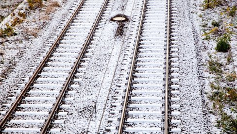 CENTRALNA EVROPA PARALISANA LEDOM: Aerodromi zatvoreni, vozovi stoje, ljudi očajni