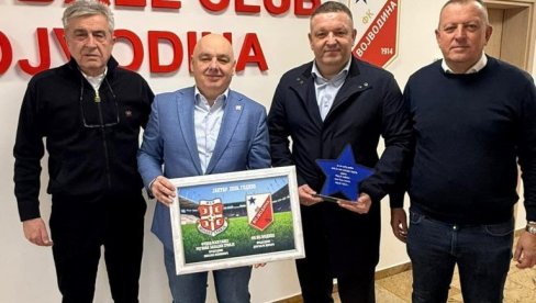 САВЕЗИ И КЛУБОВИ ЗАЈЕДНИЧКИ У ИНТЕРЕСУ СРПСКОГ ФУДБАЛА: Челници фудбалског савеза региона Западне Србије у посети ФК Војводина