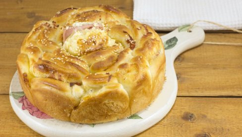 SUTRA SE MESE VASILICE: Recept za pogaču sa medom koja se prvi na Svetog Vasilija