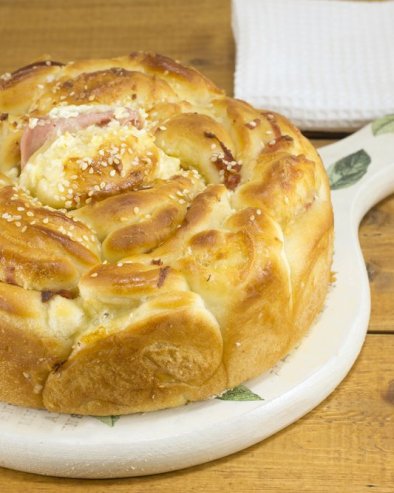 СУТРА СЕ МЕСЕ ВАСИЛИЦЕ: Рецепт за погачу са медом која се први на Светог Василија