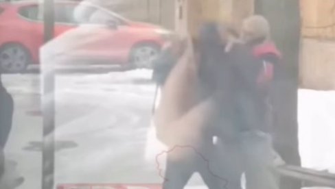 BRUTALNA TUČA NA STANICI U BEOGRADU: Muškarci se šutirali i udarali pesnicama (VIDEO)