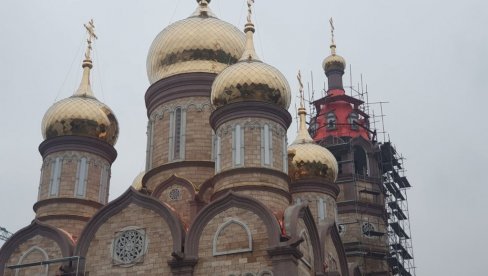 POSLE OSLIKAVANJA IKONA, SVETINJA OTVARA VRATA: Rusko-srpski hram u Banjaluci poprimio konačan oblik