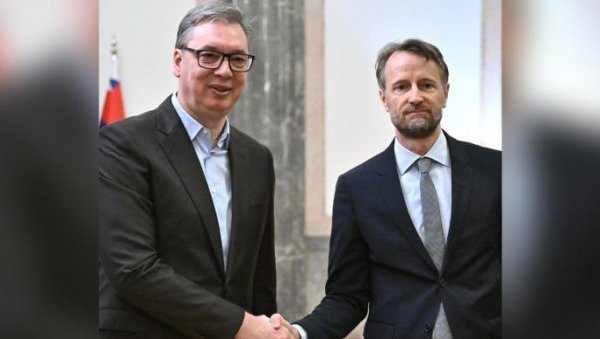 ВУЧИЋ РАЗГОВАРАО СА БЕКЕРАТОМ Приоритет Србије остаје рад на владавини права, економским реформама и јачању институција