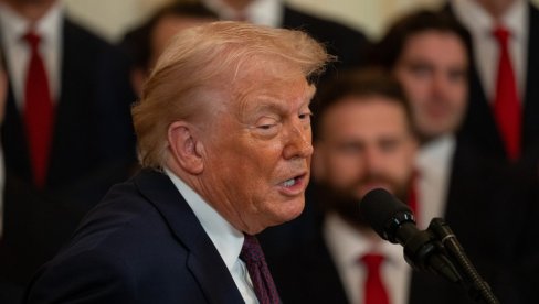 ЕВРОПА ТРЕБА ДА СЕ ФОКУСИРА НА УКРАЈИНУ, А НЕ НА ГРЕНЛАНД Трамп о трговинским царинама: Урадићу то, сто одсто