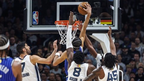 ZAKUCAVANJE GODINE! Ovako nešto se zaista retko viđa, četvorica završila na posteru (VIDEO)