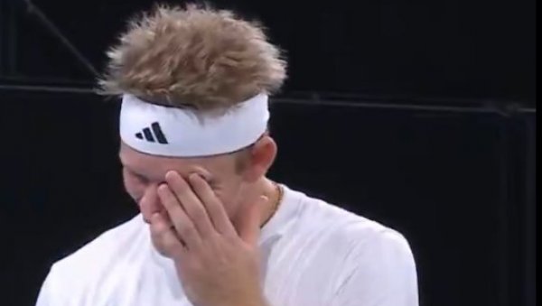 СВИ ПОПАДАЛИ ОД СМЕХА: Један од најгорих потеза у историји тениса, али буквално (ВИДЕО)