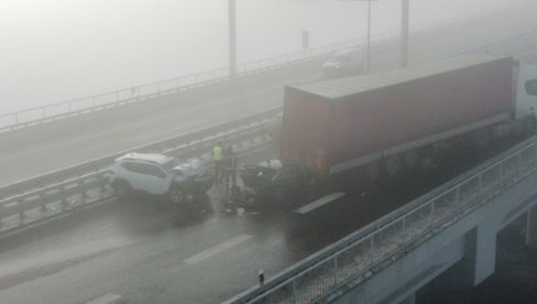 ПОЗНАТО СТАЊЕ ПОВРЕЂЕНИХ У НЕСРЕЋИ НА МИЛОШУ ВЕЛИКОМ: Сударило се 10 возила - саобраћај обустављен (ФОТО)