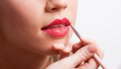NOVA TEHNIKA ŠMINKANJA ZA EFEKAT PUNIJIH USANA: Šta su zamagljene usne - hit 2026. godine (FOTO)