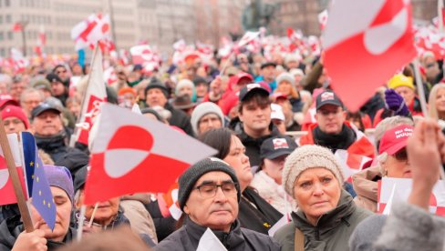 КАПЕ ПРОТИВ АМЕРИКЕ ИДУ КАО АЛВА: Данци на све начине изражавају неслагање с Америком