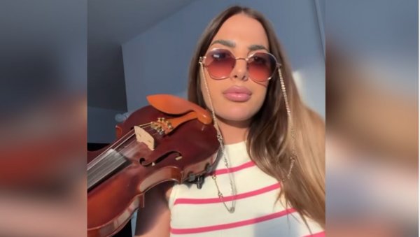 ЈОВАНА СА ПАЛА ИМА ПРОБЛЕМА СА ЗДРАВЉЕМ: Заносна музичарка у постељи, пријатељи шаљу поруке подршке (ФОТО)