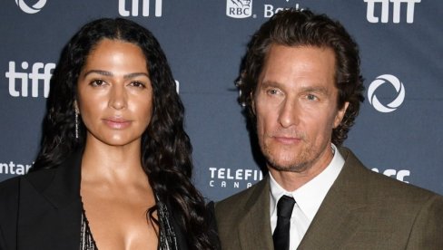 ZAJEDNO SU PREKO 20 GODINA, SADA JE JASNO I KAKO: Metju Mekonahi otkrio malu tajnu iz spavaće sobe koja mu je sačuvala brak!