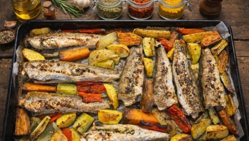 ОСЛИЋ НА ПОВРЋУ ИЗ РЕРНЕ: Ручак из једног плеха