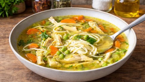 POLEĆA ČORBA SA KURKUMOM I POVRĆEM: Zdravo i zasitno