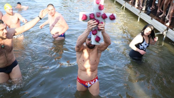 ПЛИВАЊЕ ЗА ЧАСНИ КРСТ У СРПСКОЈ