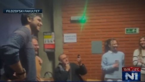 GRUHONJIĆ OPET POKUŠAVA DA ZAPALI UNIVERZITET: Vojvođanski separatista snimljen sa blokaderima na Filozofskom fakultetu (VIDEO)