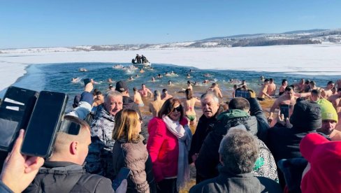 ПЛИВАЛО СЕ ЗА ЧАСНИ КРСТ У ПЧИЊСКОМ ОКРУГУ: Најхладније на Власини и у Босилеграду