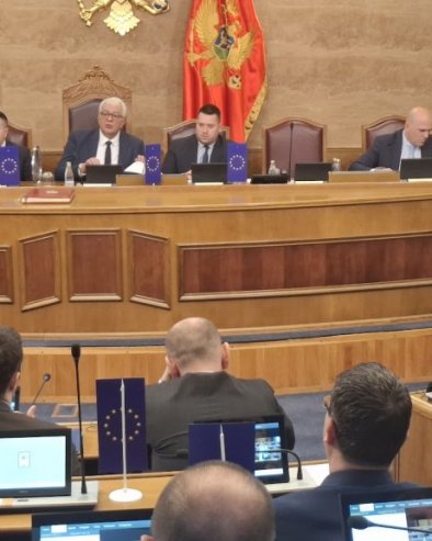 ГОЛООТОЧАНИ У ЗАБОРАВУ: Милатовић апелује да се донесе Закон о рехабилитацији политичких затвореника