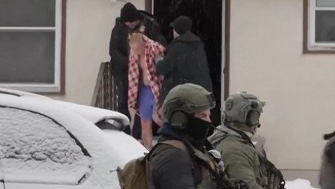 ОБЈАВЉЕН ШОКАНТАН СНИМАК: Брутална акција ИЦЕ службеника (ВИДЕО)