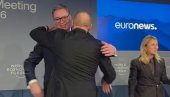 VUČIĆ SE U DAVOSU POZDRAVIO SA VELIKIM PRIJATELJEM: Uvek mi je drago da ga sretnem (VIDEO)