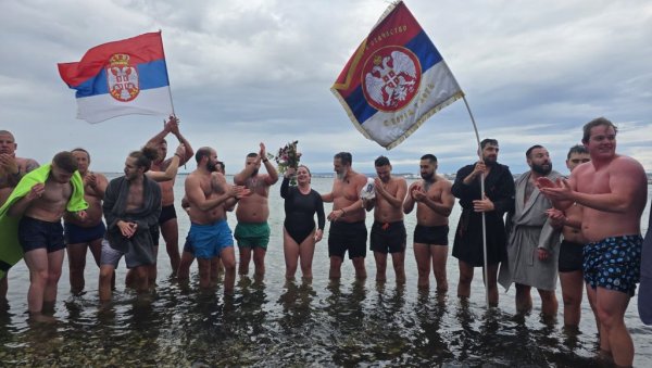 ЗА КРСТ СЕ ПЛИВАЛО И У МАРСЕЉУ: Први допливао Игор Ковачевић