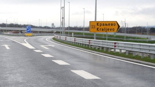 РАШКИ ОКРУГ МНОГО ОЧЕКУЈЕ ОД НАЈАВЉЕНЕ БРЗЕ САОБРАЋАЈНИЦЕ ИЗМЕЂУ КРАЉЕВА И НОВОГ ПАЗАРА   Краће путовање боље пословање