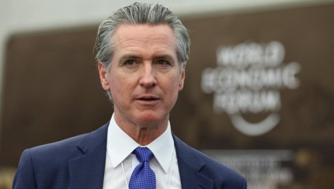 TREBAO SAM DA PONESEM ŠTITNIKE ZA KOLENA EU LIDERIMA Guverner Kalifornije iz Davosa: Vreme je da se usprotivite, da pokažete malo kičme