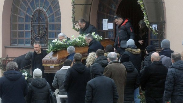 САХРАЊЕН МИРОСЛАВ МИКА АЛЕКСИЋ: На Централном гробљу ковчег су носили Горан Султановић, Вук Костић, Душан Савић (ФОТО)