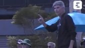 TOTALNI HAOS U MELBURNU! Teniserka usred meča optužila trenera za izdaju, a on hitno pobegao sa tribina