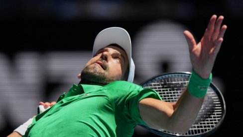 CEO SVET GLEDA I NE VERUJE! Evo koliko košta reket Novaka Đokovća koji je koristio tokom najvećeg meča u istoriji belog sporta