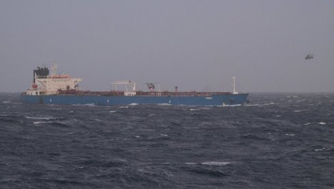 ФРАНЦУСКА МОРНАРИЦА ЗАПЛЕНИЛА РУСКИ ТАНКЕР СА НАФТОМ Макрон: Акција део борбе против тзв. флоте у сенци