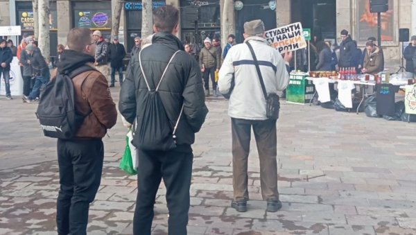 ШАКА БЛОКАДЕРА ОКУПИРАЛА ЦЕНТАР БЕОГРАДА: Подигли шаторе, главне звезде им насилници Кокановић и Браловић! (ФОТО)