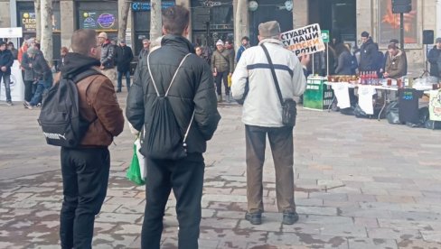 ШАКА БЛОКАДЕРА ОКУПИРАЛА ЦЕНТАР БЕОГРАДА: Подигли шаторе, главне звезде им насилници Кокановић и Браловић! (ФОТО)