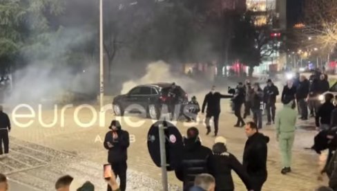 DRAMA U TIRANI: Policija koristi vodene topove i suzavac da rastera demonstrante; EU ćuti (VIDEO)