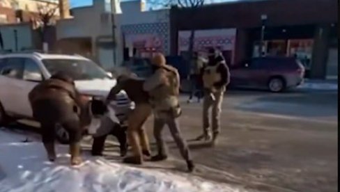 OVO SE DOGODILO PRE NEGO ŠTO SU FEDERALNI AGENTI ZAPUCALI: Isplivao jeziv snimak brutalnog ubistva u Mineapolisu (FOTO/VIDEO)