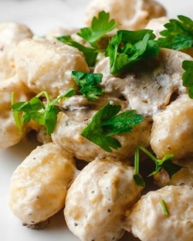 ИДЕАЛАН ПРЕДЛОГ ЗА ДАНАШЊИ РУЧАК: Испробајте рецепт за њоке у белом сосу са печуркама