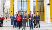 У НОВОМ САДУ ОТВОРЕНА ОШ МИЛОШ ЦРЊАНСКИ:  На свечаности Маја Гојковић, Ђуро Мацут и Жарко Мићин