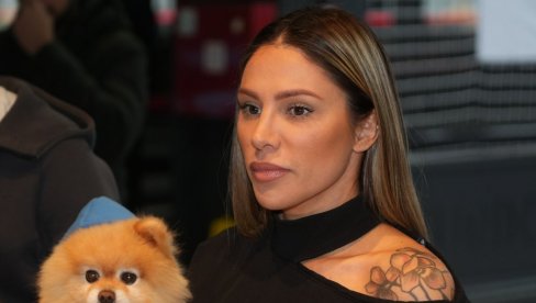 САНДРА АФРИКА ТВРДИ ДА ЈОЈ СЕ БРУКЛИН БЕКАМ НАБАЦИВАО: Певачица открила детаље сусрета, па проговорила о Викторији! (ФОТО)