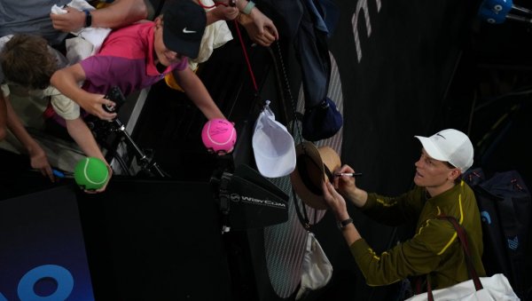 ТЕШКО МИ ЈЕ, ПРИЈАТЕЉ ЈЕ ТО... Јаник Синер обелоданио своје муке на Аустралијан опену