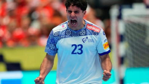 ПУЦАЛИ СЕБИ У НОГЕ: Ево шта се управо десило на Европском првенству у рукомету