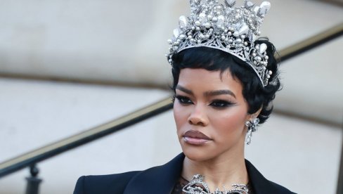 ZBOG ULOGE ZA KOJU DOBIJA NAGRADE O NJOJ PRIČA CEO SVET: Ovako je u Parizu izgledala najatraktivnija glumica današnjice