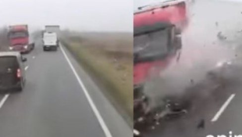 JEZIVO! Navijači PAOK-a poginuli u strašnoj saobraćajnoj nesreći (UZNEMIRUJUĆI VIDEO SNIMAK)