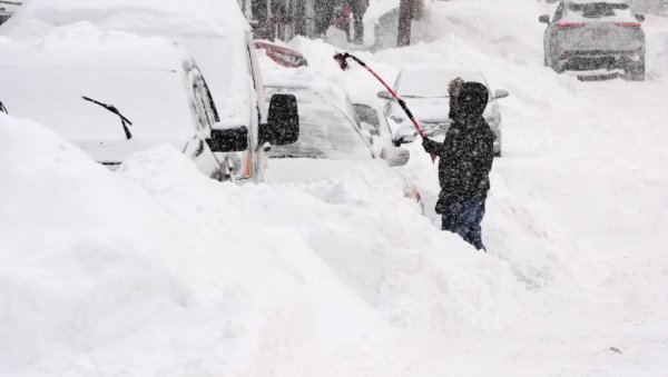 СТРАВИЧНЕ ПОСЛЕДИЦЕ ОЛУЈЕ У САД: Најмање 38 жртава, 200 милиона Американац у опасности до 1. фебруара