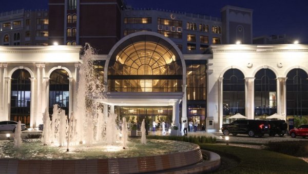 КРЕМЉ О САСТАНЦИМА У АБУ ДАБИЈУ: Тешки преговори