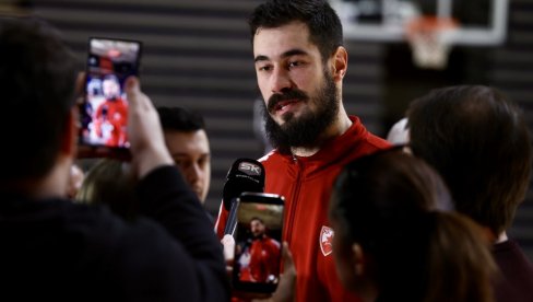 НИКОЛА КАЛИНИЋ НАКОН БОЛНОГ ПОРАЗА ЗВЕЗДЕ! Најавио велико појачање у тиму Страшан играч