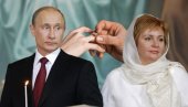 МИСЛИЛА САМ ДА РАСКИДАМО... Како је Путин запросио прву супругу - Људмила све открила: Сматрао је да није довољно добар...