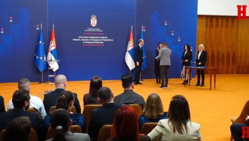 ПРОГРАМ ПОДРШКЕ ЕКОНОМСКОГ РАЗВОЈА ОПШТИНА СА ИЗРАЗИТО НЕГАТИВНИМ ДЕМОГРАФСКИМ КРЕТАЊИМА Месаровић: Издвојено 50 милиона динара (ВИДЕО)