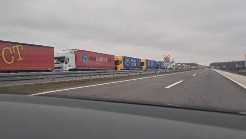 ВОЗАЧИ КАМИОНА ПРЕКИДАЈУ ПРОТЕСТ: Блокада граничних прелаза завршава се после 5 дана