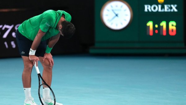 ДРАМА У МЕЛБУРНУ! Новак Ђоковић повраћао између поена, па се тотално сломио