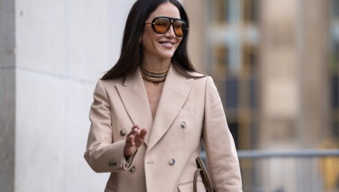 ТАМАРА КАЛИНИЋ НА НЕДЕЉИ МОДЕ У ПАРИЗУ: Појавила се у фармеркама и показала како ћемо их носити на пролеће (ФОТО)